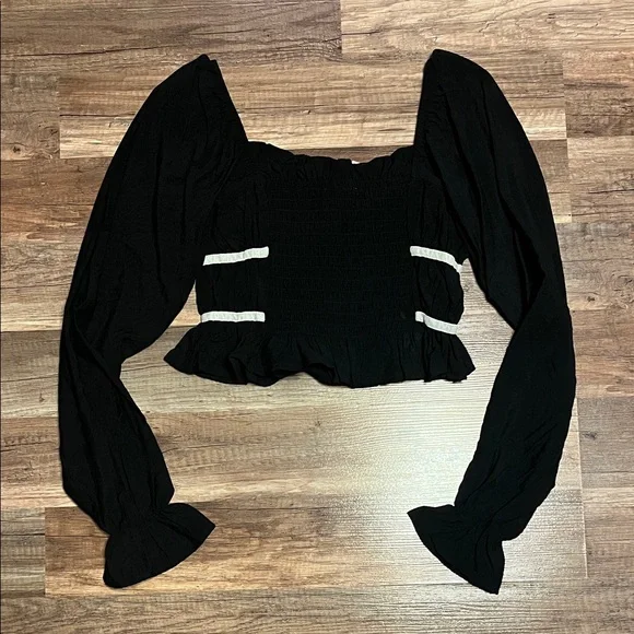 Chic Black and White Women's Blouse - Picture 2 of 2